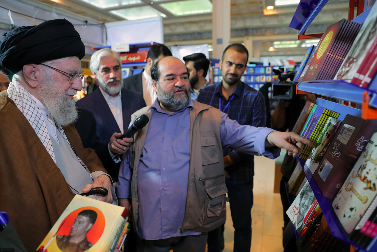 خرده روایتهای بازدید رهبر انقلاب از نمایشگاه کتاب