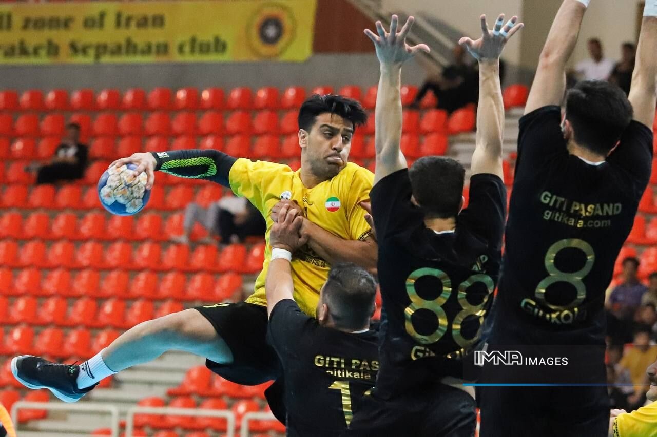 یک پیروزی و یک تساوی از آن طلاییپوشان در نقشجهان