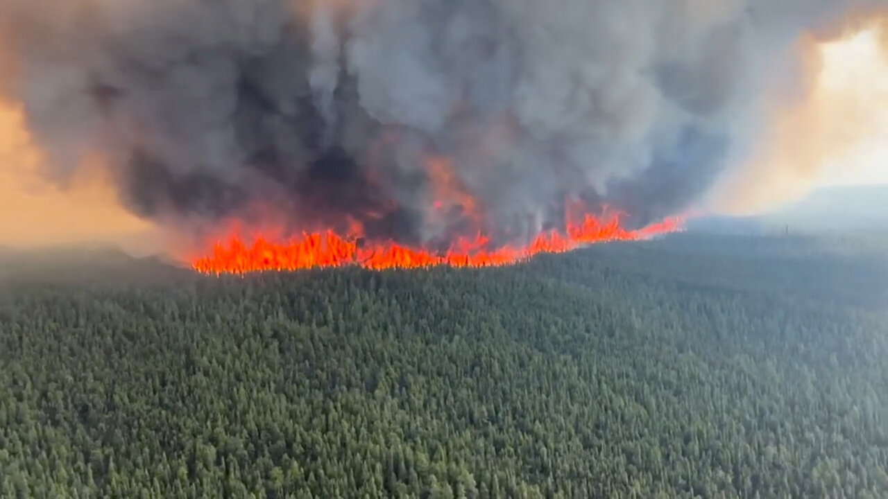 آتش‌سوزی‌ جنگل‌های کانادا به مرز بحرانی رسید + عکس