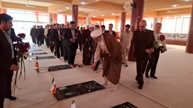 ادای احترام رئیس سازمان قضایی نیروهای مسلح به مقام شهدا در کهگیلویه
