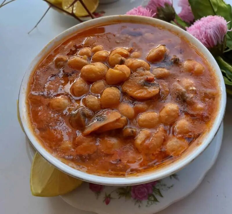 خوراک لوبیا چیتی با قارچ