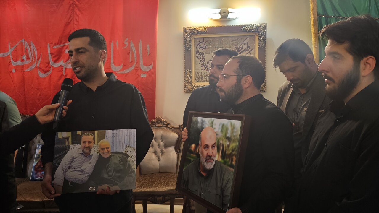 اینجا چشمها و عکسها روضه میخوانند