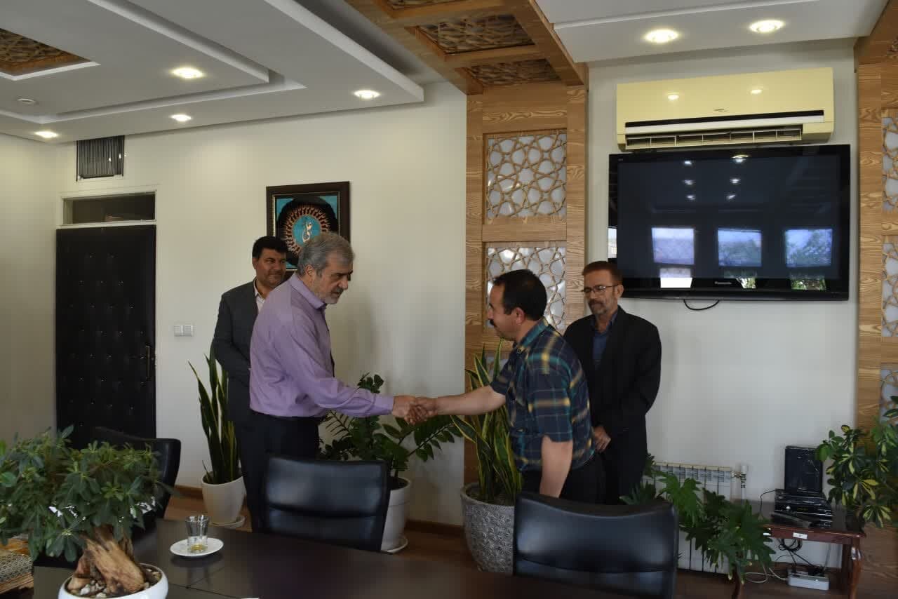 تجلیل از کارگر پاکدست منطقه ۵ اصفهان