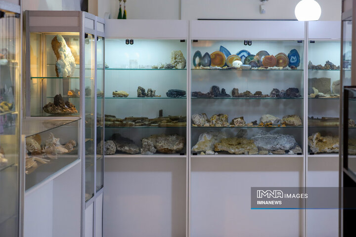 موزه سنگ و گوهر جهان‌بین اراک