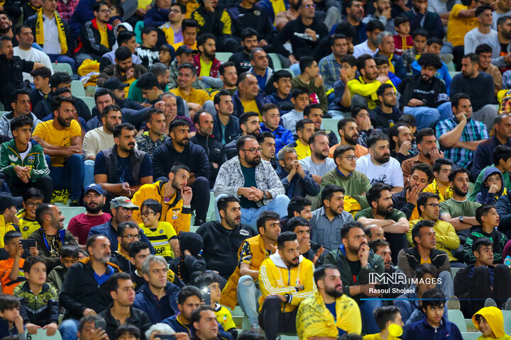 همدردی هواداران سپاهان با حادثهدیدگان بندرعباس + عکس