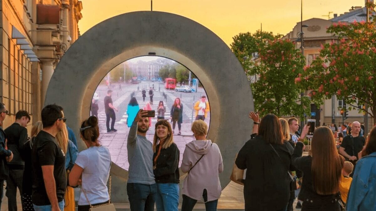 بیفرهنگی دو شهر غربی، پورتال خلاق ارتباطی را خاموش کرد