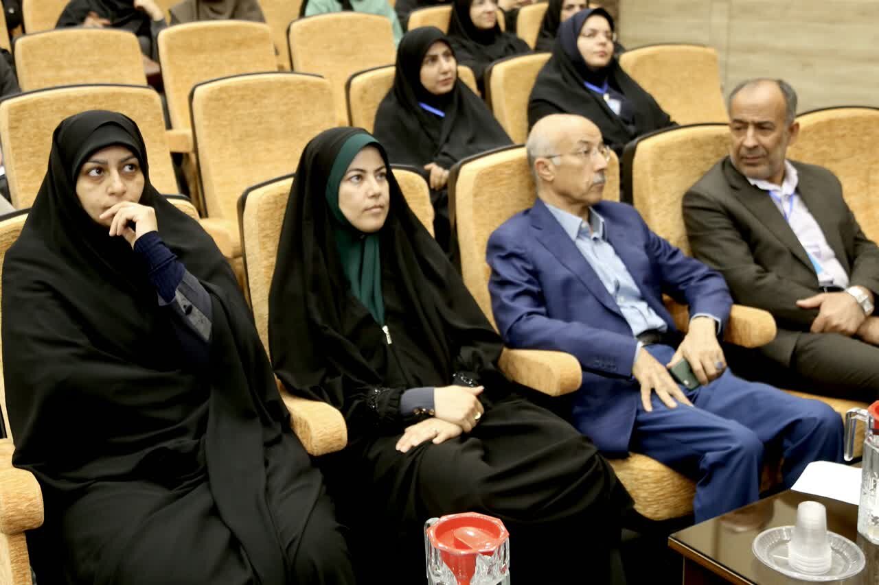 نرخ فرزندآوری خانوارهای ایرانی ۱.۶ درصد است/ ابهامات و گرههای ذهنی جوانان رفع شود