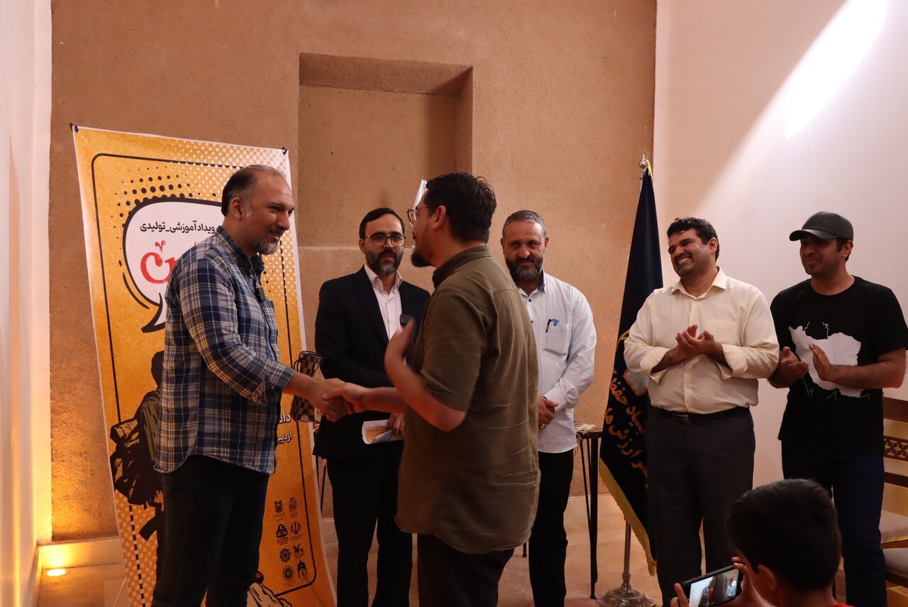 کرمان چراغ نخستین رویداد داستان مصور را روشن کرد