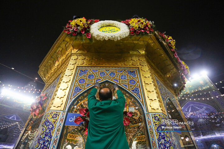 گل آرایی حرم مطهر امام رضا(ع)