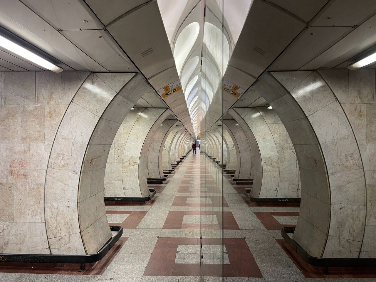 پراگ تبلیغات محیطی مترو را با هدفی جالب حذف کرد