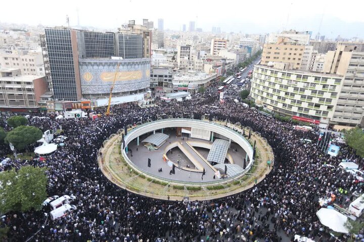 یک ایران در سوگ خادم جمهور