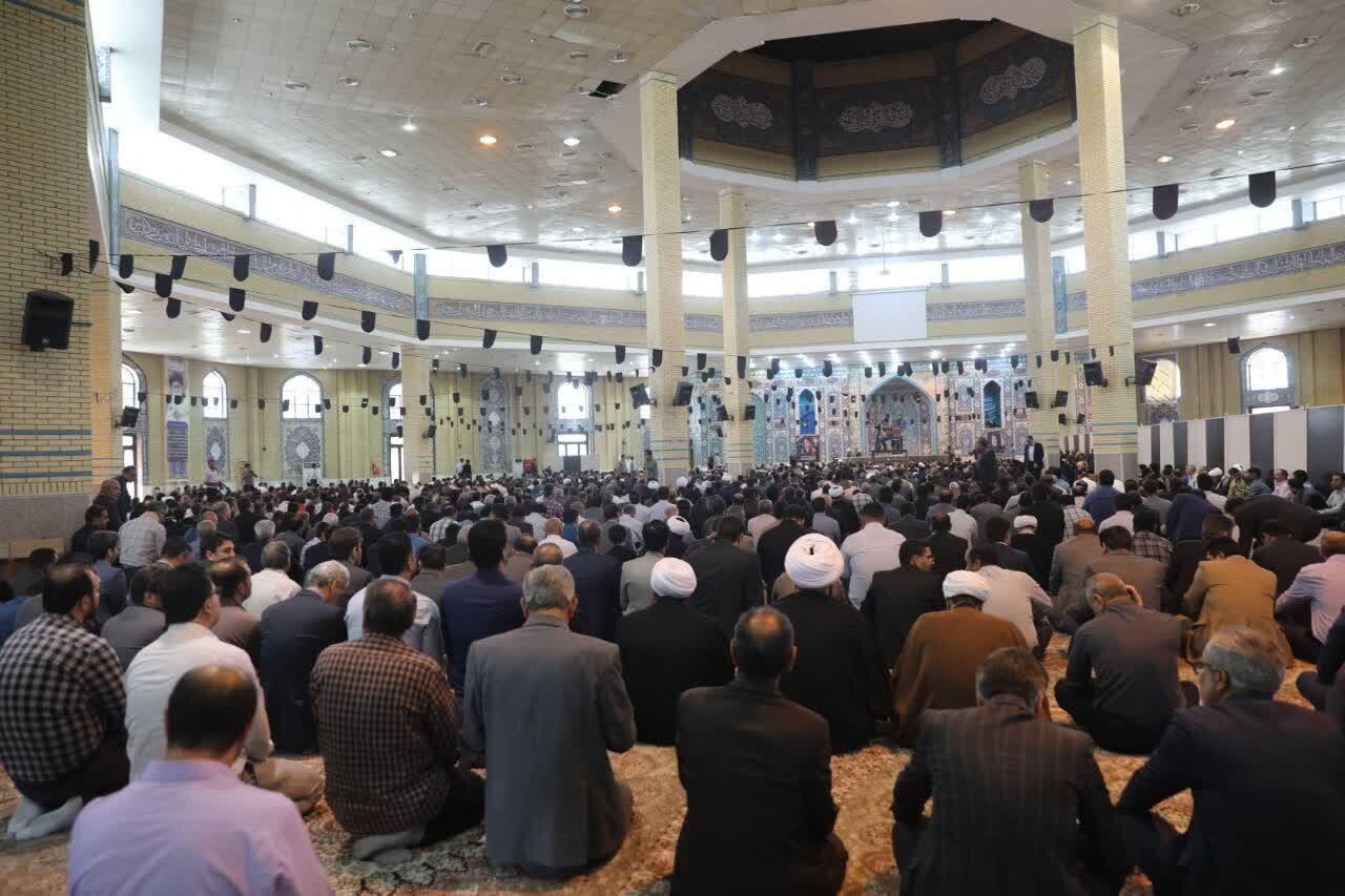 برگزاری مراسم شهادت رئیسجمهور و همراهان در مصلی ایلام + فیلم و تصاویر