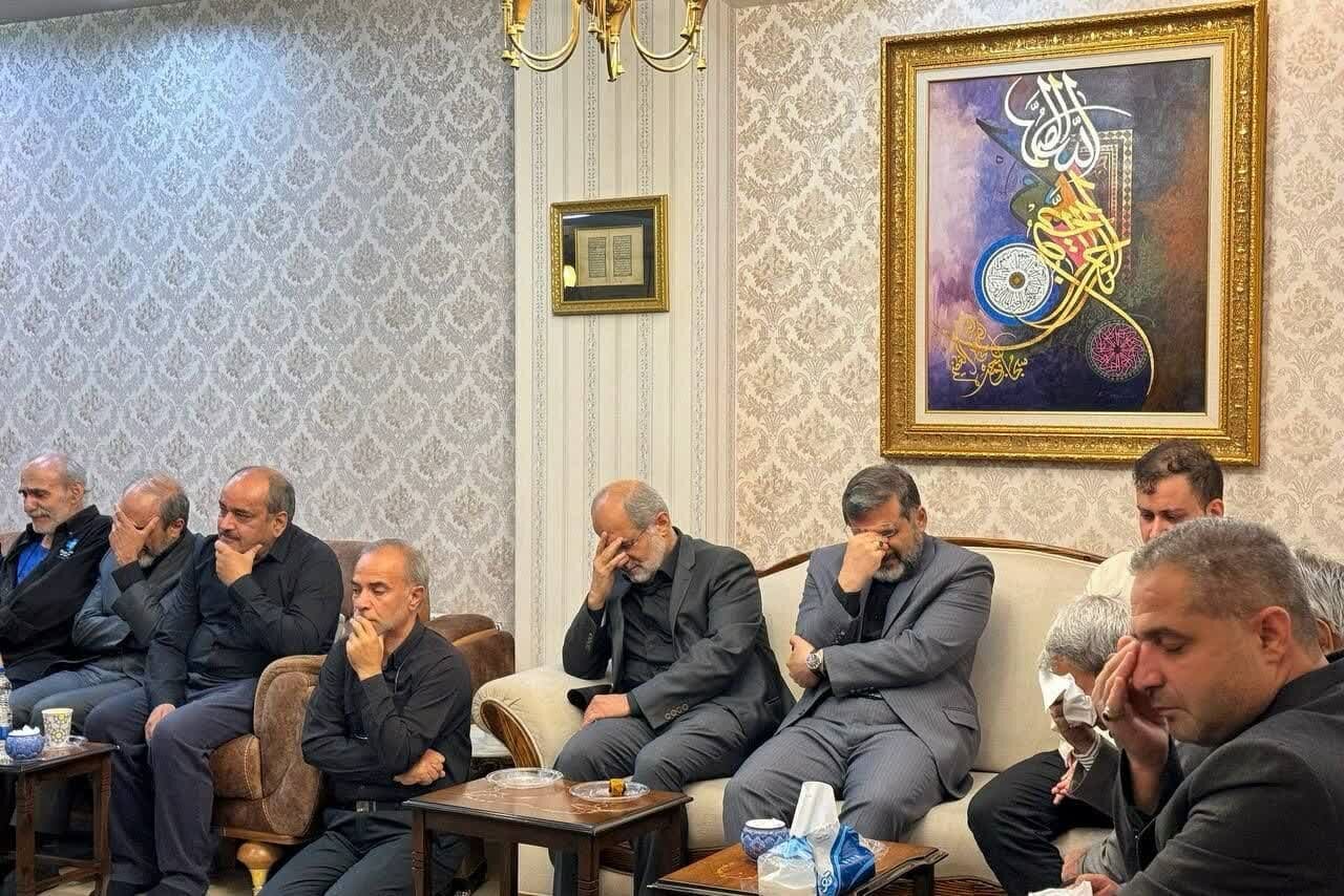 حضور وزیر فرهنگ در منزل شهید حسین امیرعبداللهیان+ تصاویر