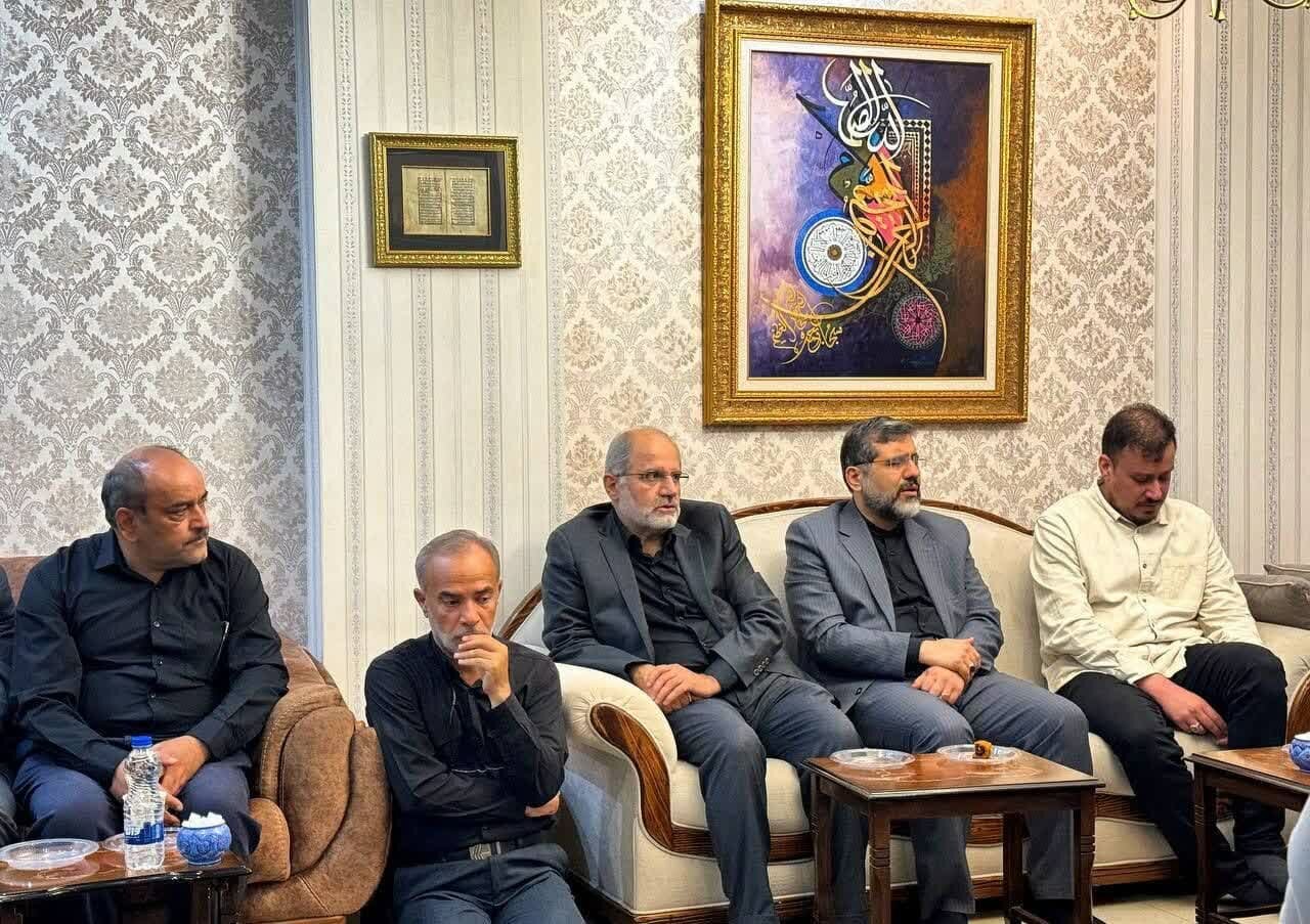 حضور وزیر فرهنگ در منزل شهید حسین امیرعبداللهیان+ تصاویر