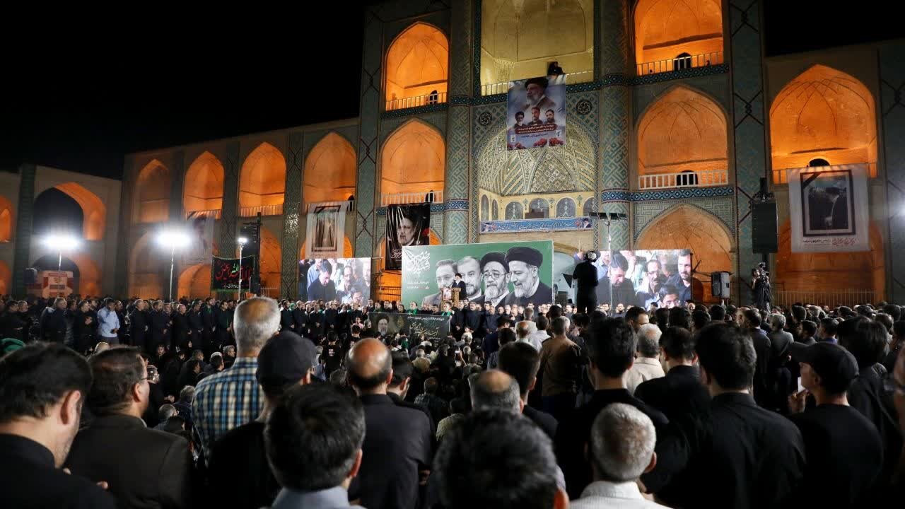 گزارش تصویری | شکوه تجمع مردم دارالعباده یزد در سوگ سیدالشهدای خدمت