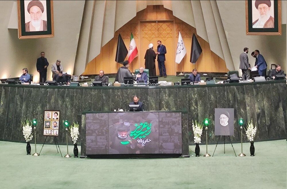 بهارستان در سوگ رئیس‌جمهور شهید