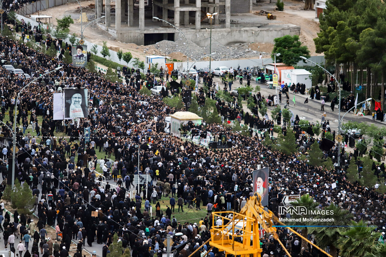 خرده روایتهایی از سه شنبه تاریخی شهر قم / رئیسی بهشتی شد