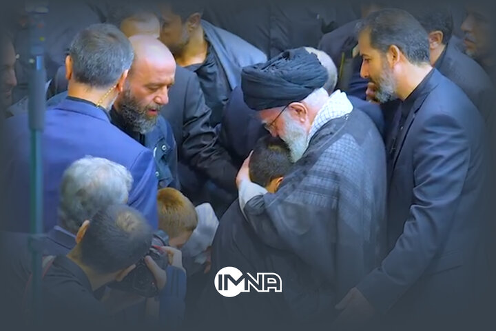 نوه‌های شهید آیت الله رئیسی در آغوش رهبر انقلاب+ فیلم