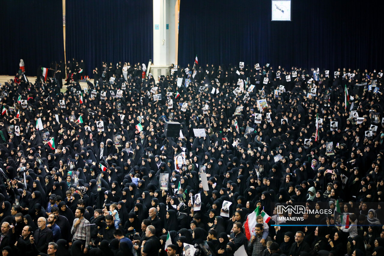 Iran mourns: Thousands Gather to Bid Farewell to Martyred President and Foreign Minister