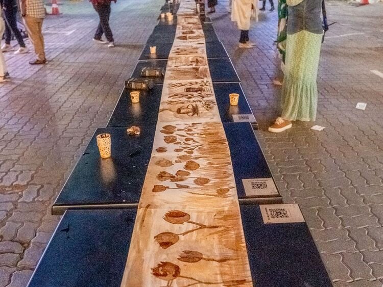 ابتکار محیط زیستی نقاشی خیابانی با قهوه در امارات