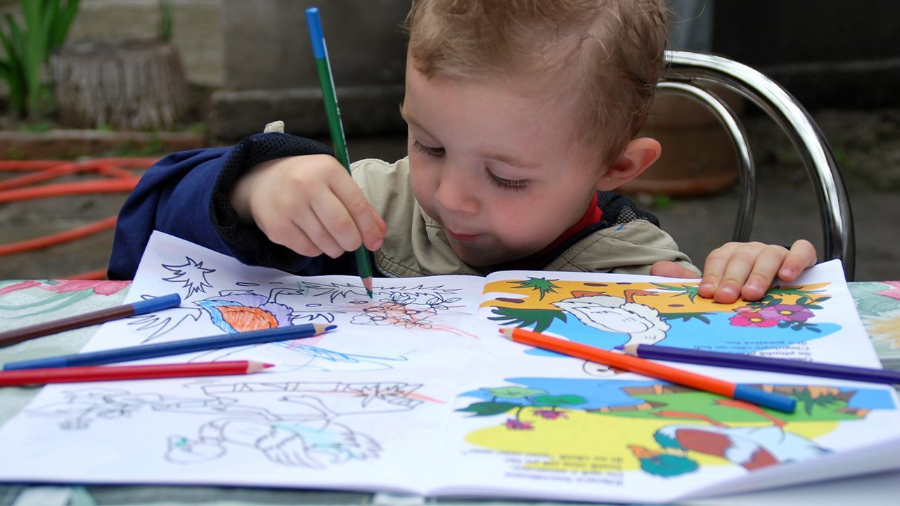 پرورش خلاقیت و تقویت ذهن کودک با کتاب های رنگ آمیزی