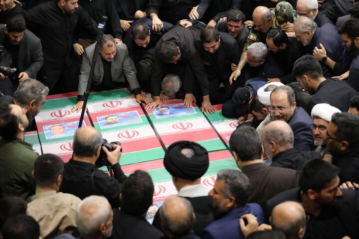 دوم خرداد، اقامه نماز بر پیکر رئیس جمهور شهید آیت‌الله رئیسی و همراهان ایشان