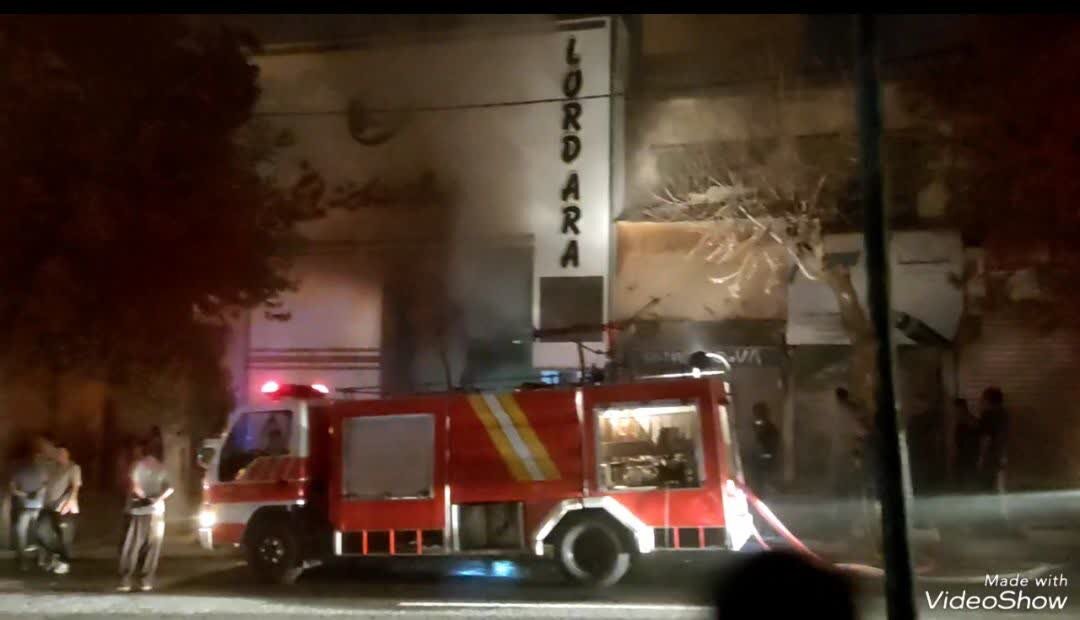 آتش‌سوزی سنگین فروشگاه و انبار لوازم ساختمانی در خیابان کوهساری کرمانشاه مهار شد