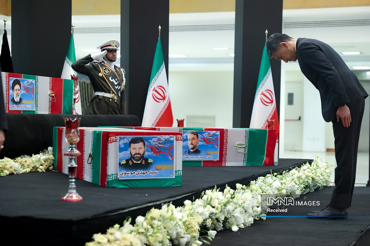 این رسم تاریخ است؛ «تُعِزٌ مَن تَشاء وَتُذِلُّ مَنْ تَشاء»