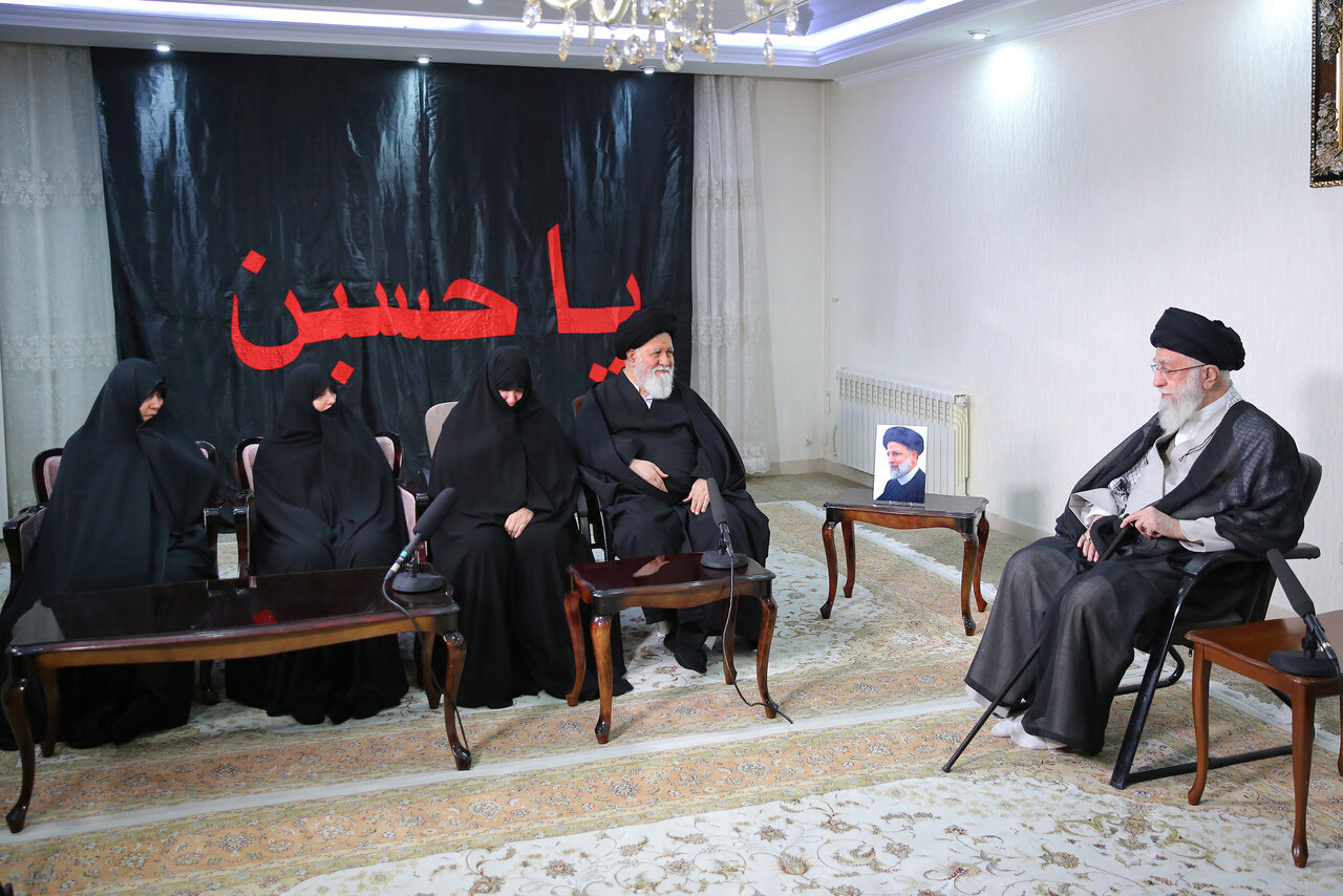 بیانات رهبر انقلاب در دیدار با خانواده شهید رئیسی/ «خداوند ابراهیم را دوست داشت»