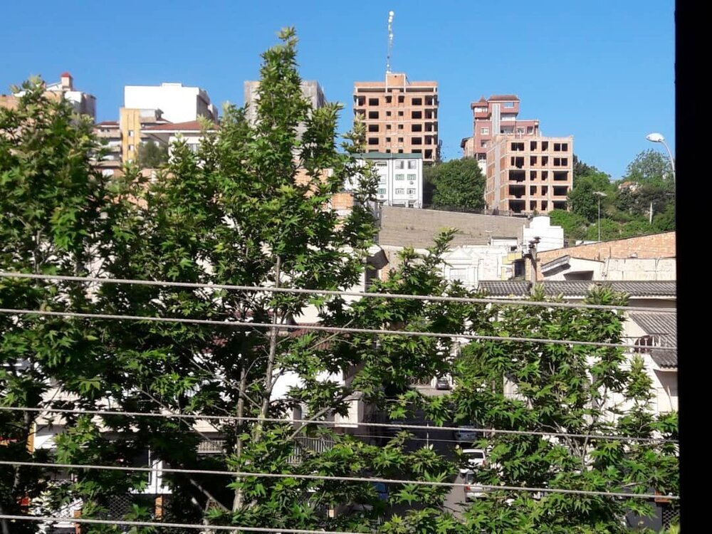 ادامه تراژدی آوارگی ساکنان دو مجتمع در خیابان جام جم گرگان / شهرداری: پیگیری میکنیم