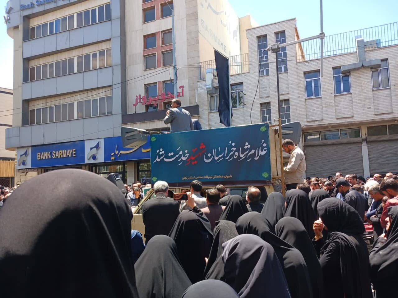 برگزاری مراسم تشییع پیکر مطهر شهید«بهروز قدیمی» در زنجان
