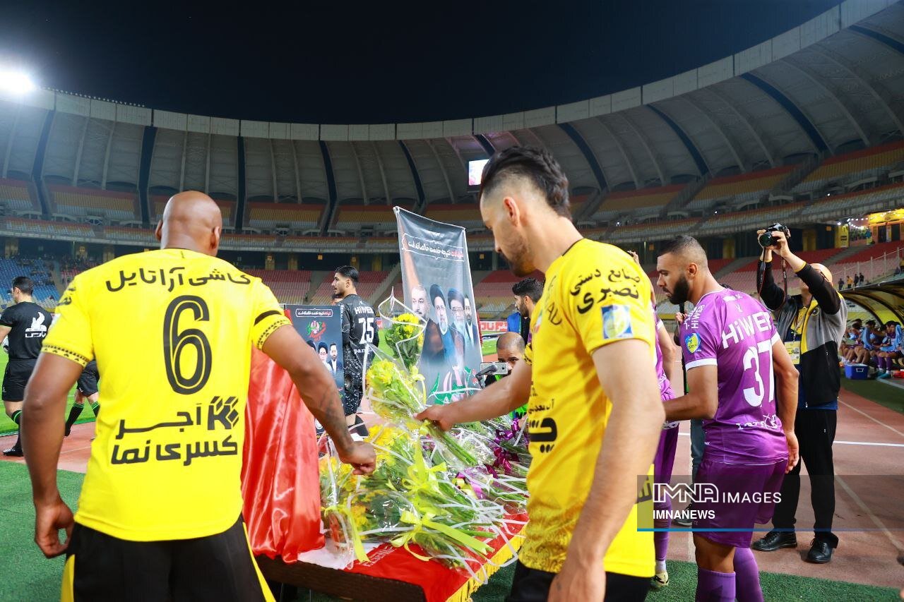 گرامیداشت شهدای خدمت پیش از بازی سپاهان و هوادار +فیلم