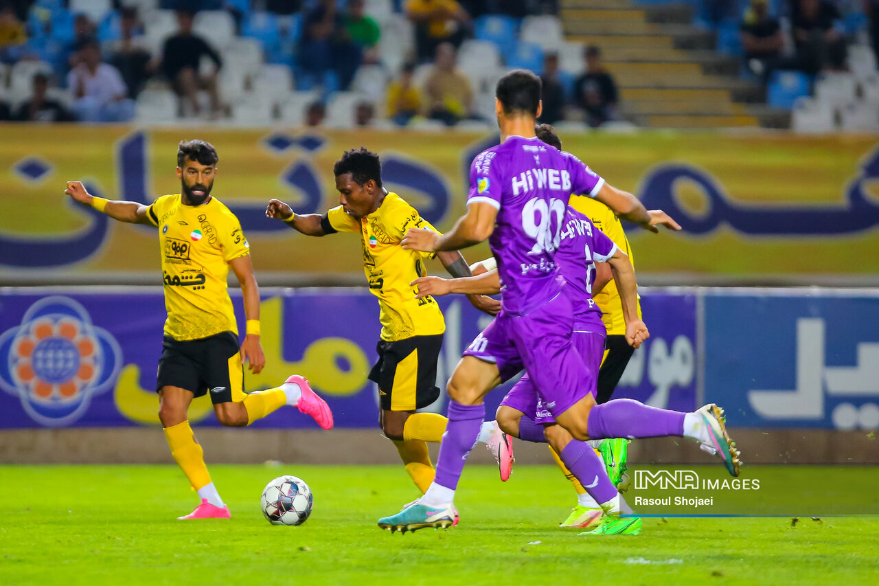 کامبک رویایی پرسپولیس در شب عجیبوغریب آزادی / استقلال در جهنم وطنی صدر جدول را جا گذاشت