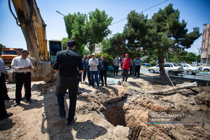 فروریزش زمین در خیابان پروین اعتصامی اصفهان