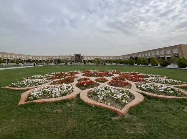 آغاز کاشت ۲۵۰ هزار کوزه گل در منطقه ۳ اصفهان + فیلم