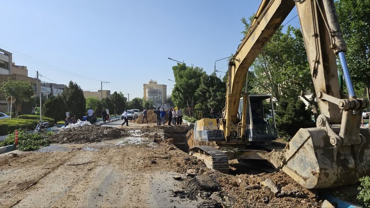 فروریزش زمین در خیابان پروین اعتصامی/ عملیات ترمیم در حال انجام است