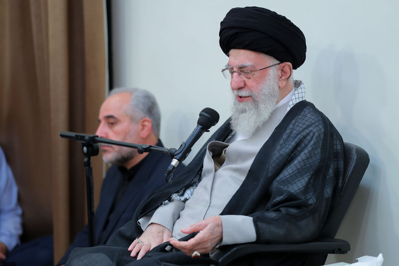 Iranian President Raeisi's Funeral Draws Massive Turnout, Demonstrating ...