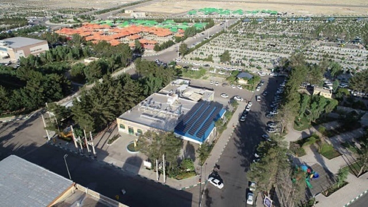 انرژیهای پاک شهری در خدمت تابستان گرم قم / گسترش مزرعههای خورشیدی در عرصههای شهری