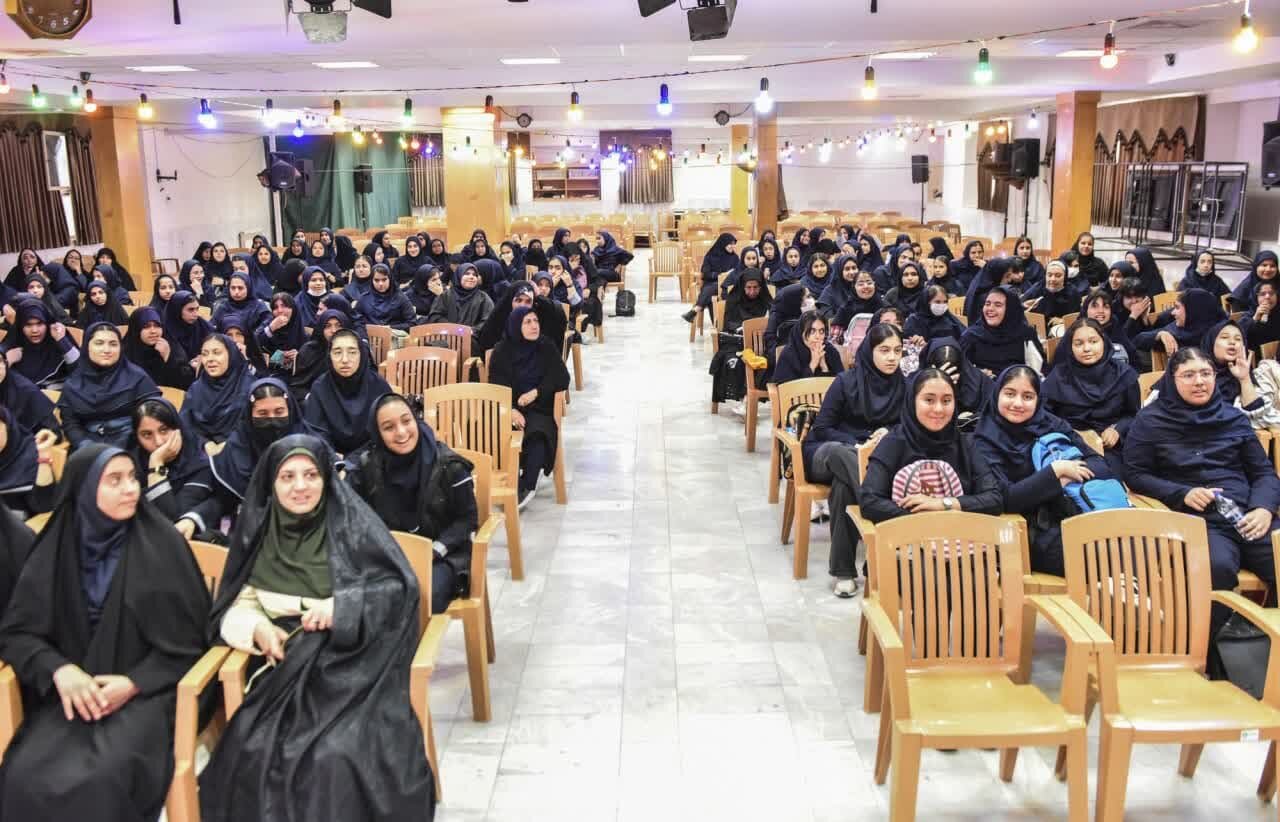 حضور ۷۰۰۰ دانشآموز منطقه ۳ اصفهان در رویدادهای فرهنگی دختران ایران