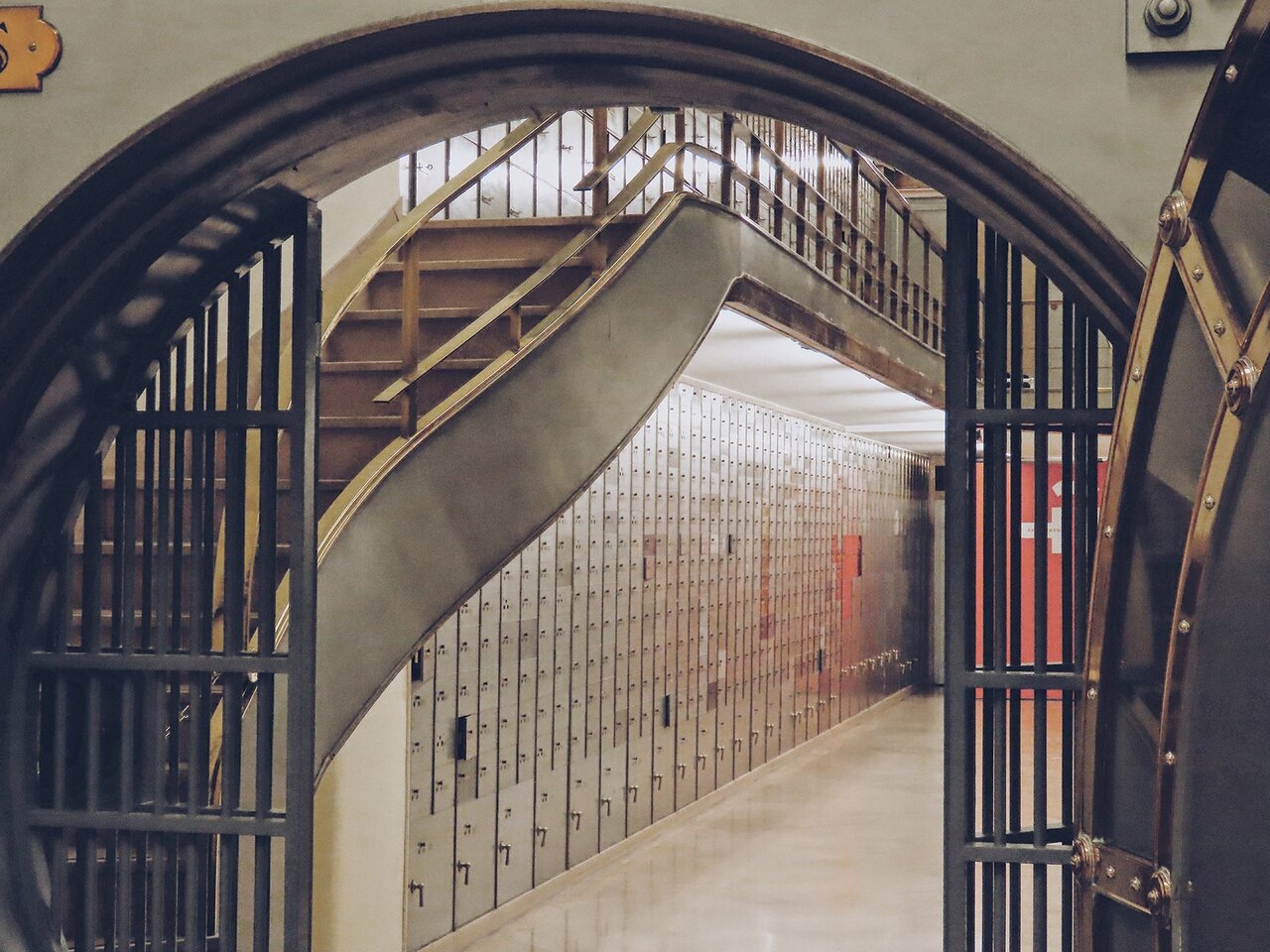 در این صندوق امانات، خبری از طلا و جواهر نیست