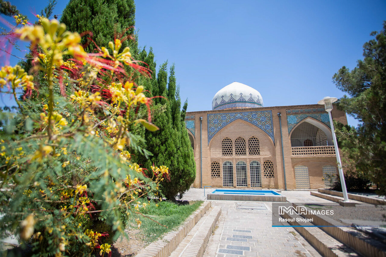 هفتوادی تخت فولاد