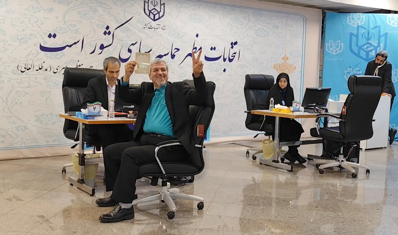 اولین روز ثبتنام انتخابات/ چه کسانی ثبتنام کردند؟