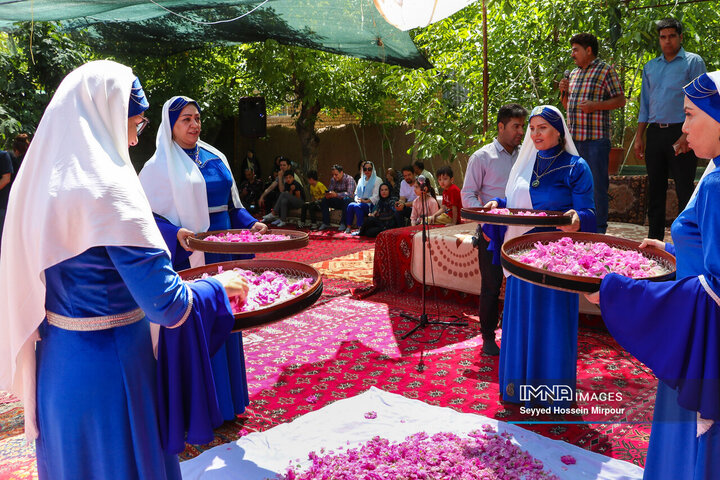 آیین سنتی گل غلتان در فرخد خراسان