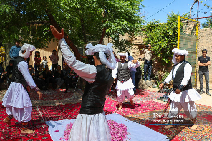 آیین سنتی گل غلتان در فرخد خراسان