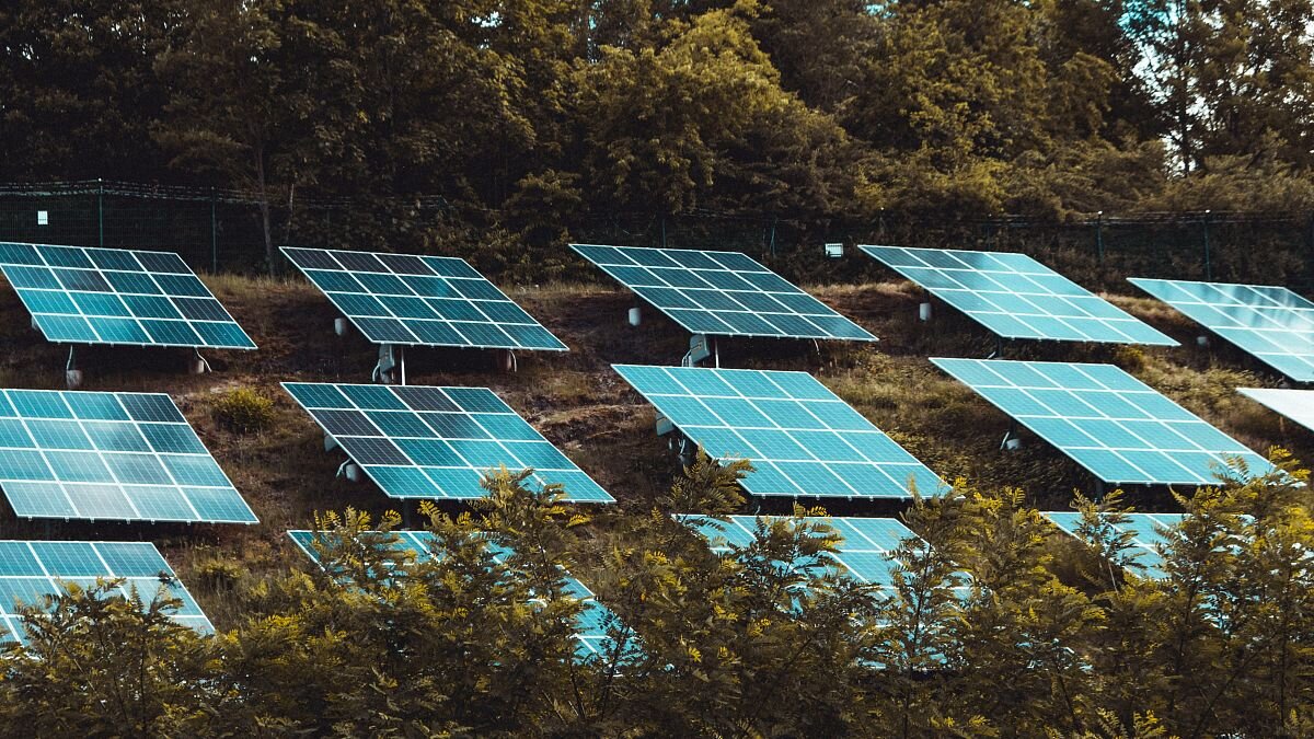 تبدیل گورستان‌ها به بزرگ‌ترین مزرعه خورشیدی شهری در اسپانیا