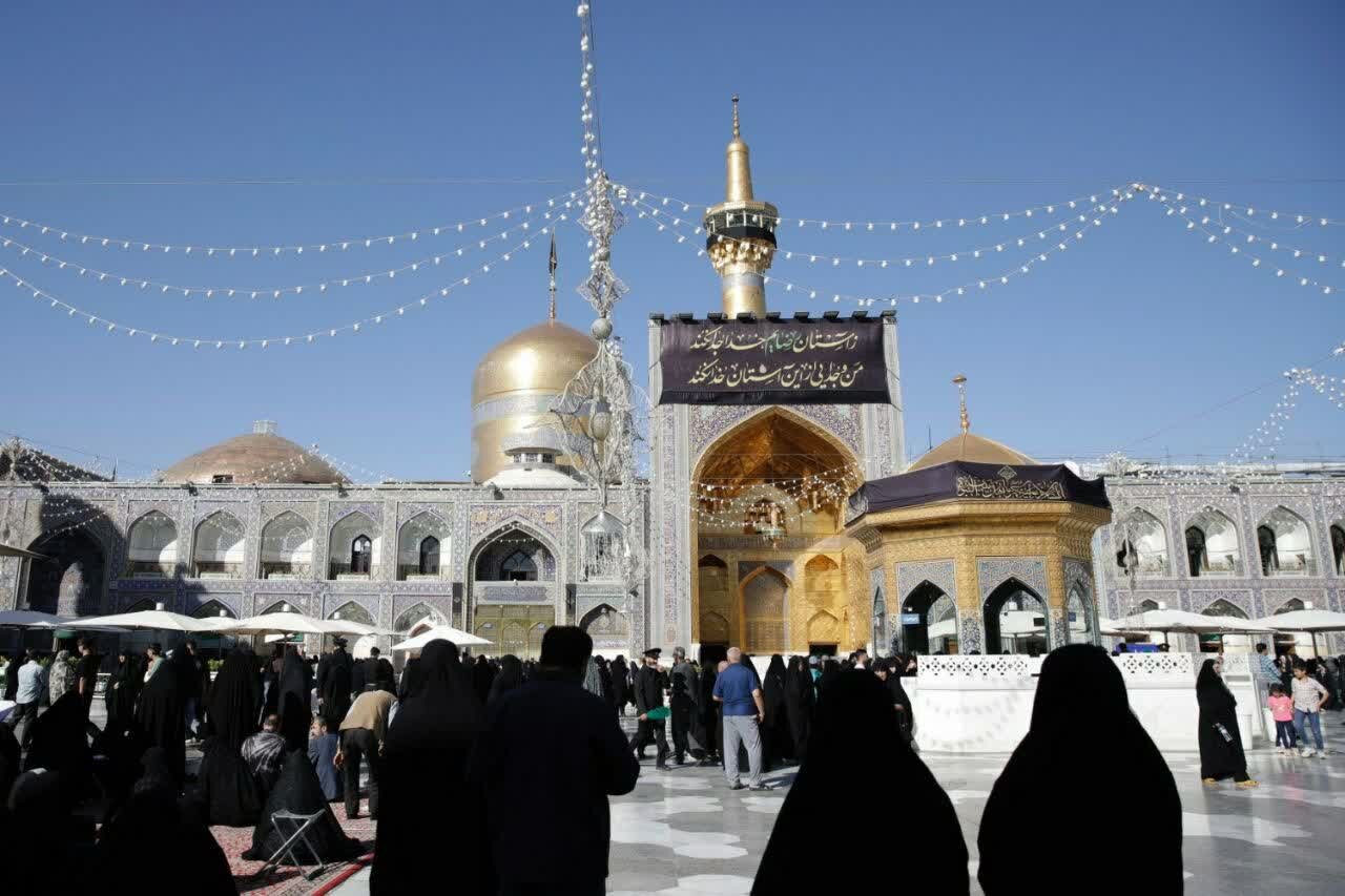 سیاهپوش شدن حرم مطهر رضوی در روز زیارتی امام رضا (ع)