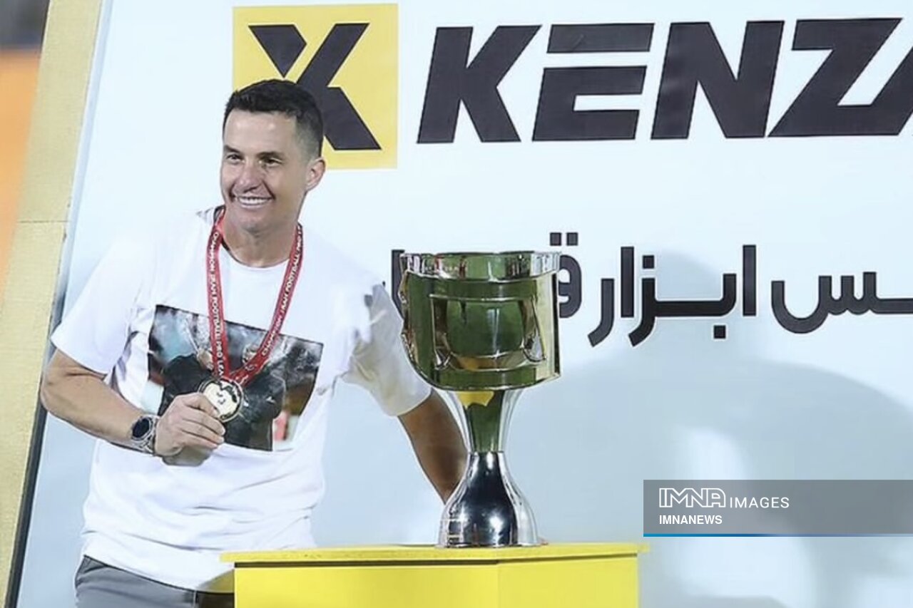 جام معرفت و قدرشناسی برای اوسمار / سرمربی پرسپولیس به فوتبال ایران درس زندگی داد