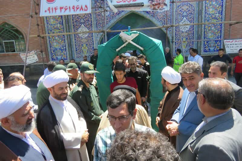 اعزام کاروانهای زیارتی به مرقد امام خمینی(ره) از شهرهای مختلف آذربایجانغربی+ عکس