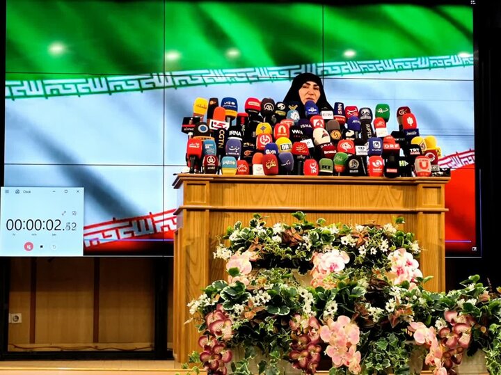 به اندازه پتانسیل مردان، زنان اندیشمند و شایسته نیز حضور دارند