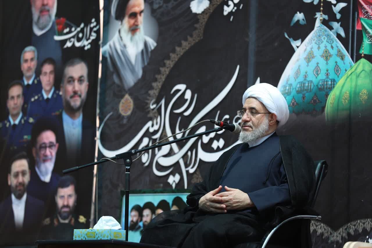 نهضت عظیم امام خمینی (ره) دنیا را متحول کرد